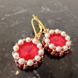 Cercei handmade rosu rubin cu perle   eleganta clasica si rafinament